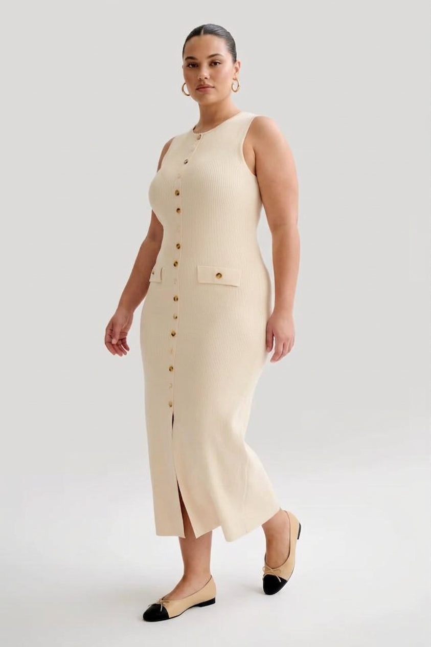 Quinn – Robe maxi en tricot ajustée sans manches avec boutons
