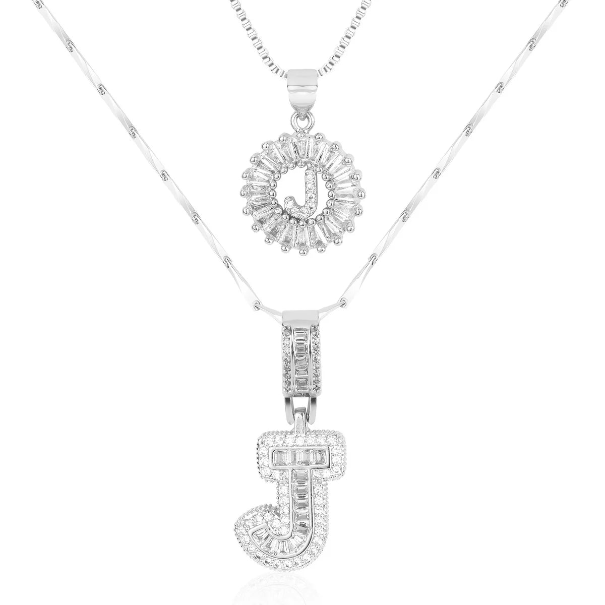 Colliers avec initiale en diamant