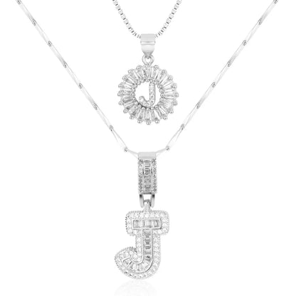 Colliers avec initiale en diamant