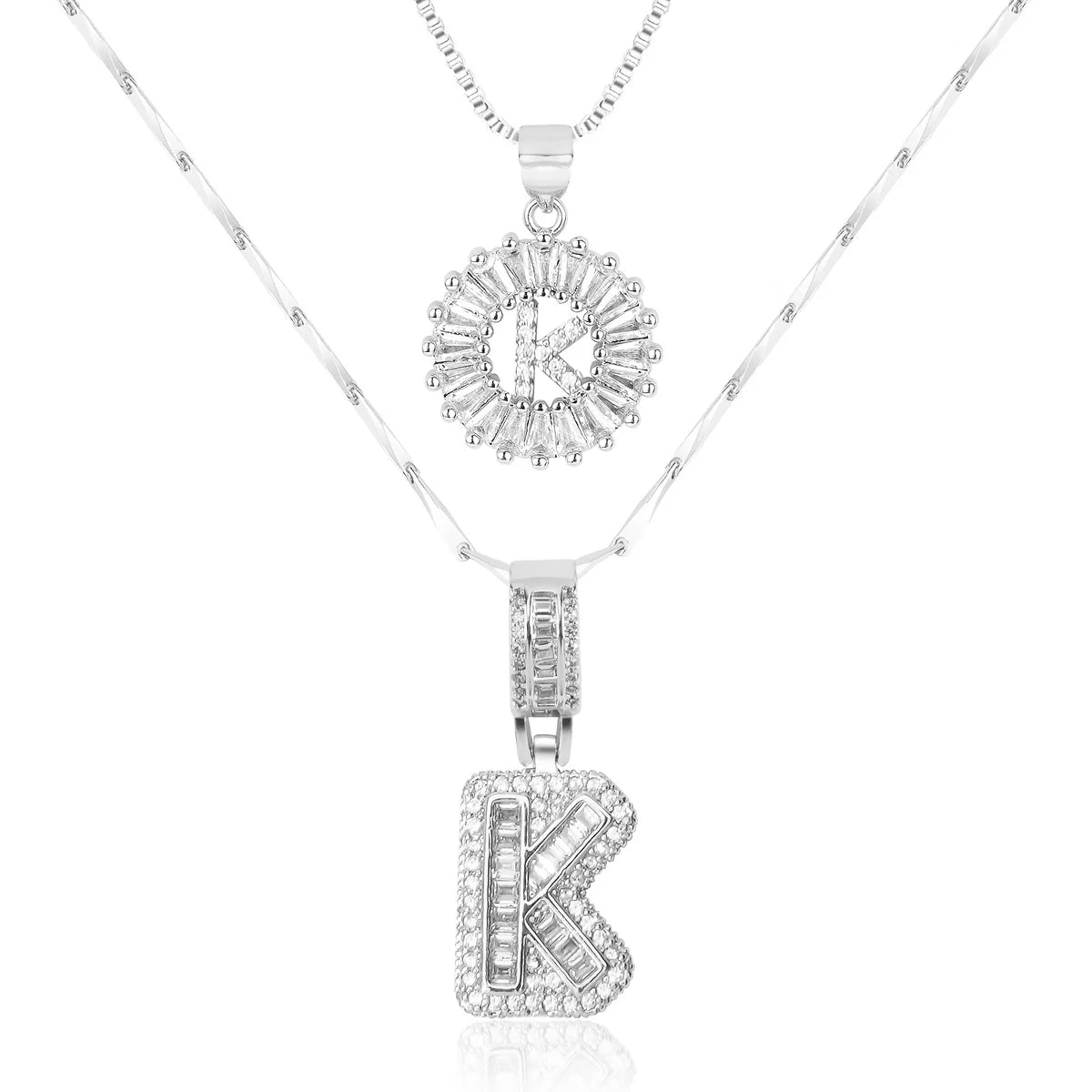 Colliers avec initiale en diamant