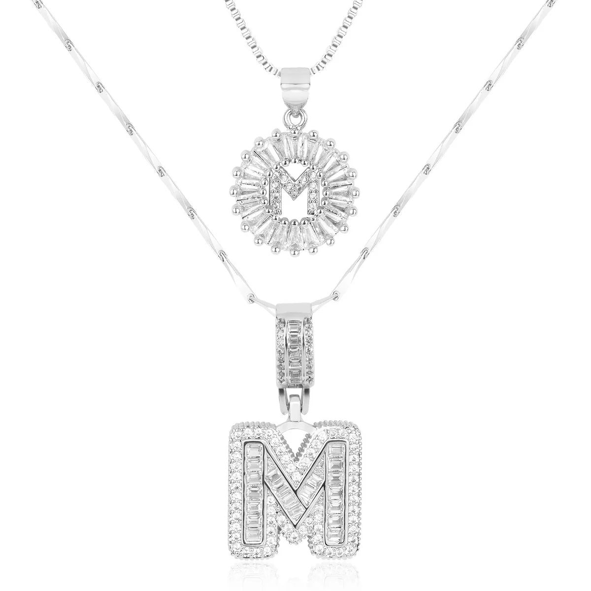 Colliers avec initiale en diamant
