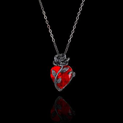 Collier Rose Sombre au Cœur Rouge
