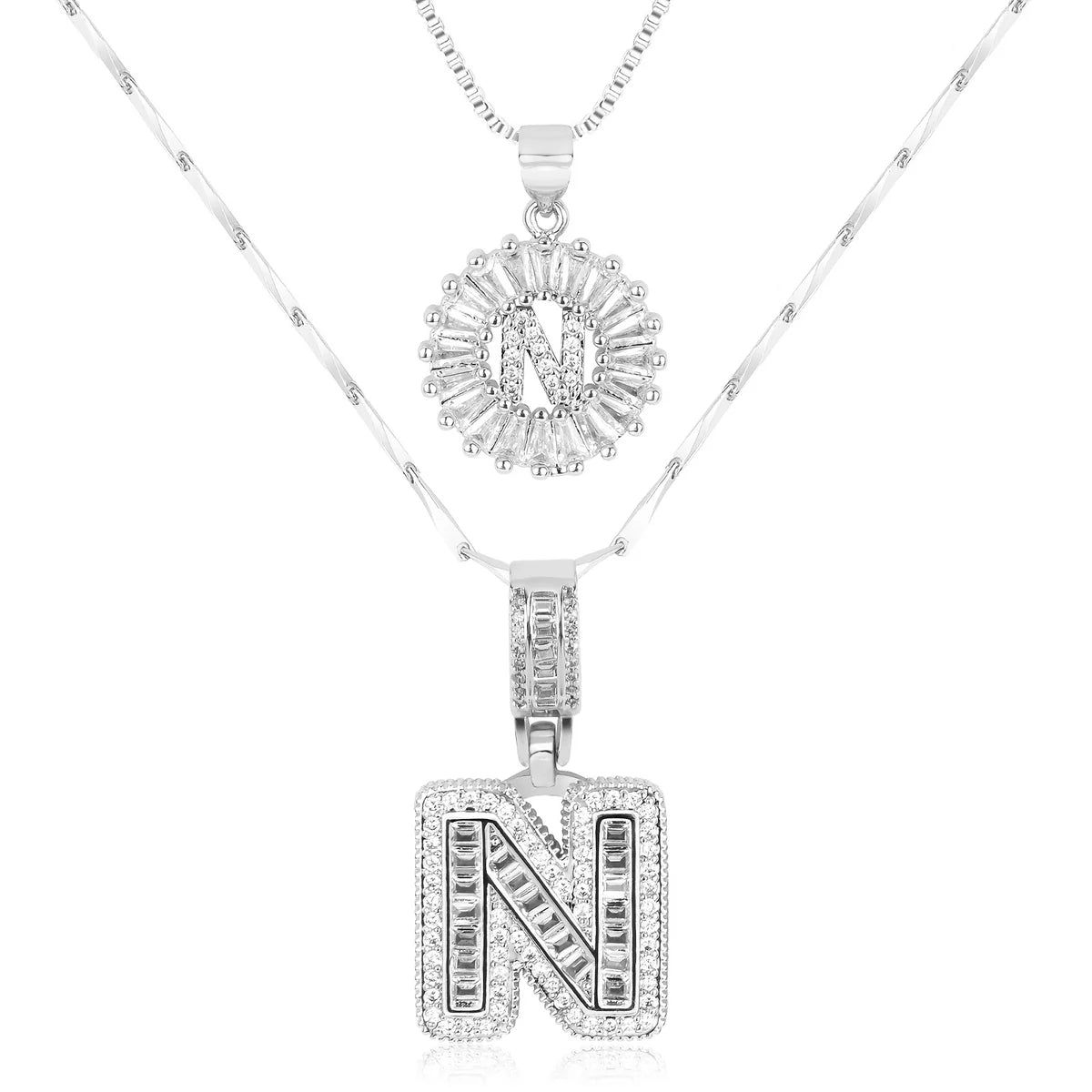 Colliers avec initiale en diamant