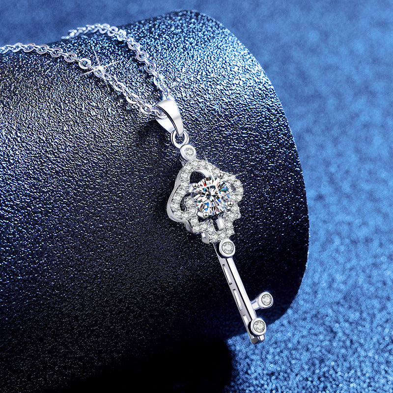Collier Clé Moissanite Fine