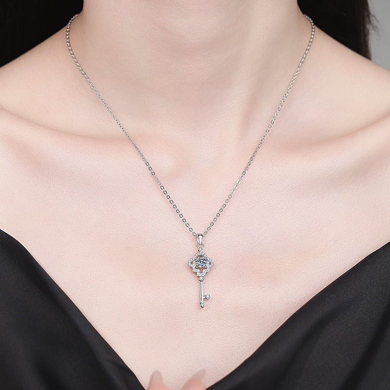 Collier Clé Moissanite Fine