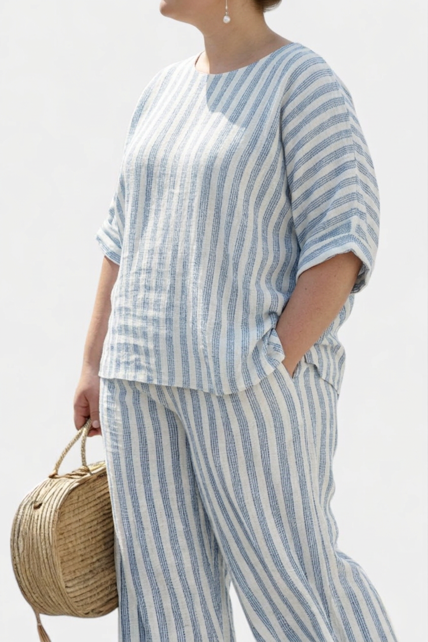 Calliope — Haut Sophistiqué en Lin avec Rayures Bleues & Pantalons Détendus