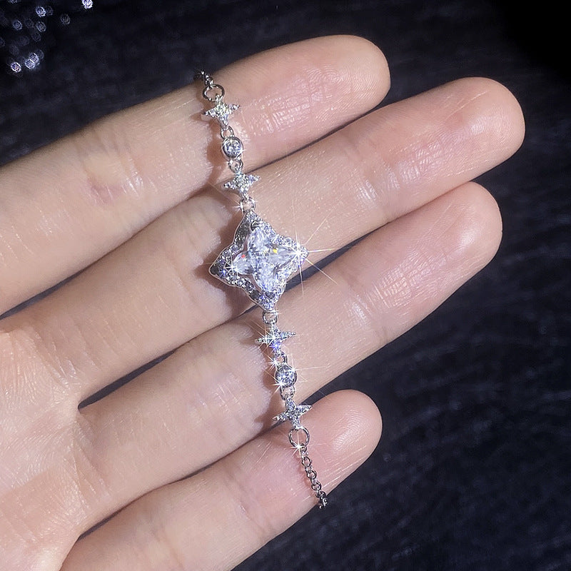 Bracelet Étoile Moissanite Lumineuse