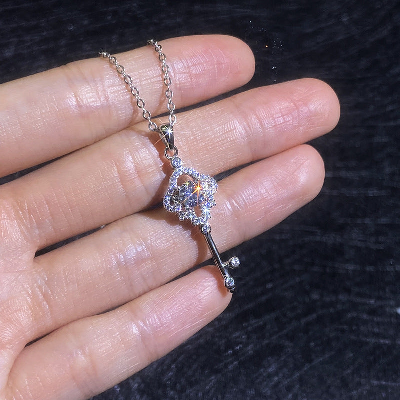 Collier Clé Moissanite Fine