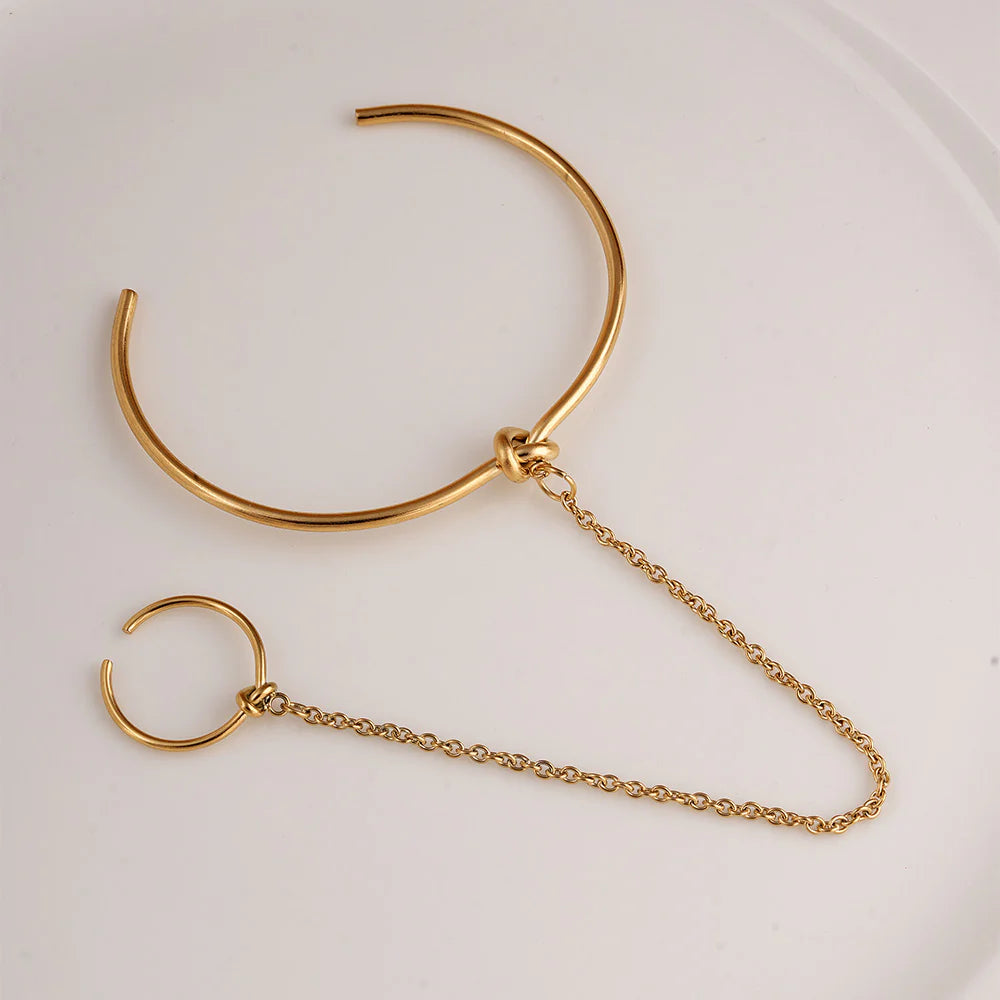 Bracelet manchette avec bague liée
