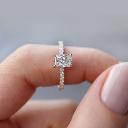 Bague Moissanite Radiant Délicate