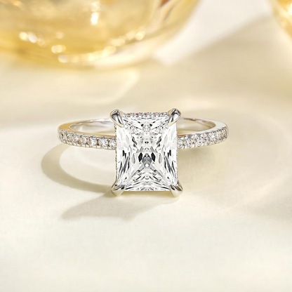 Bague Moissanite Radiant Délicate