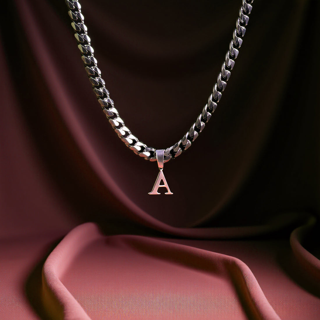 Minimaliste Cuban Initial Necklace