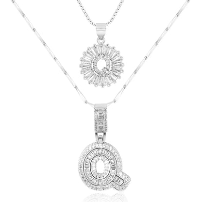 Colliers avec initiale en diamant