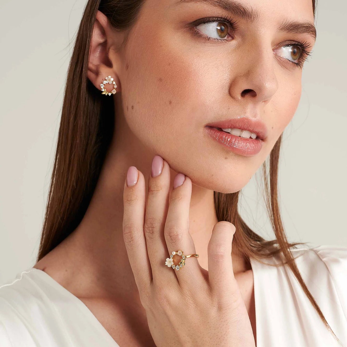 Boucles d’oreilles fleur nacrée