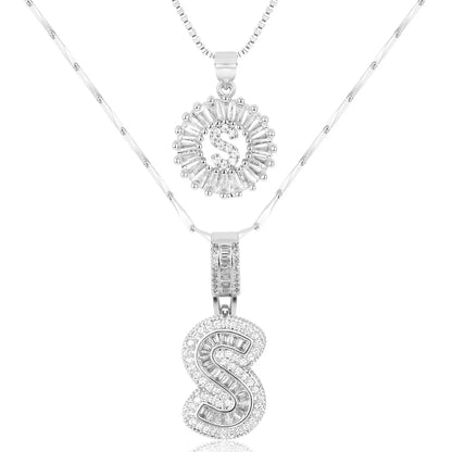 Colliers avec initiale en diamant