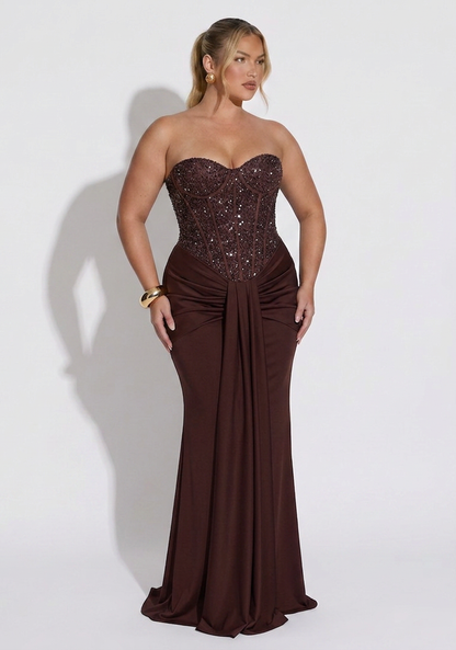 Robe de soirée longue sans bretelles ornée de corset drapé