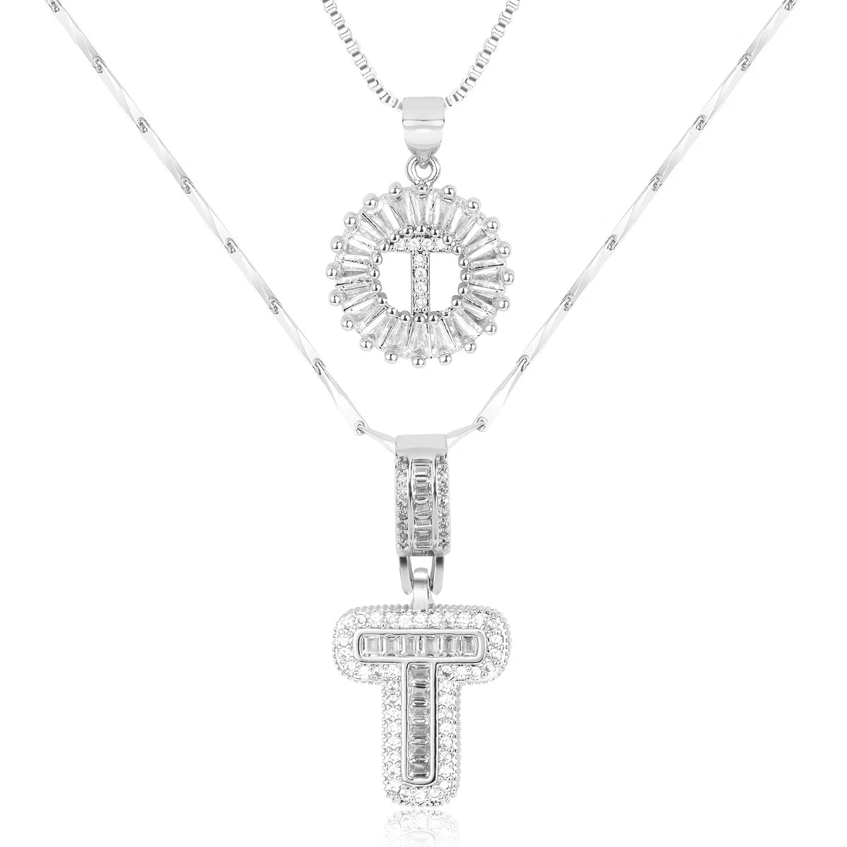 Colliers avec initiale en diamant