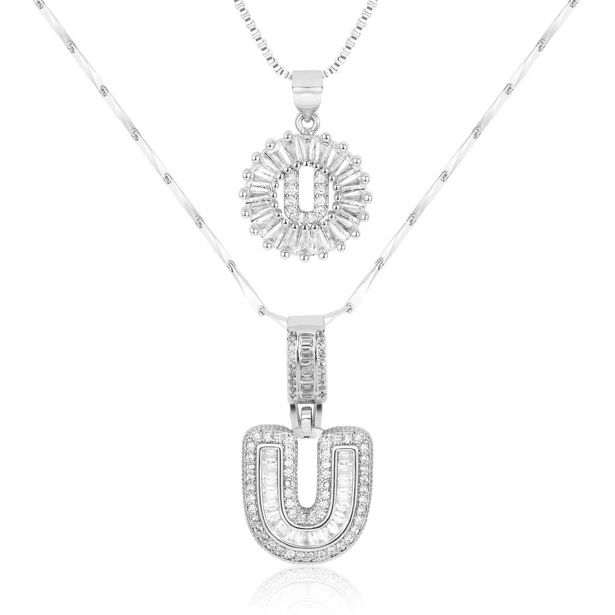 Colliers avec initiale en diamant