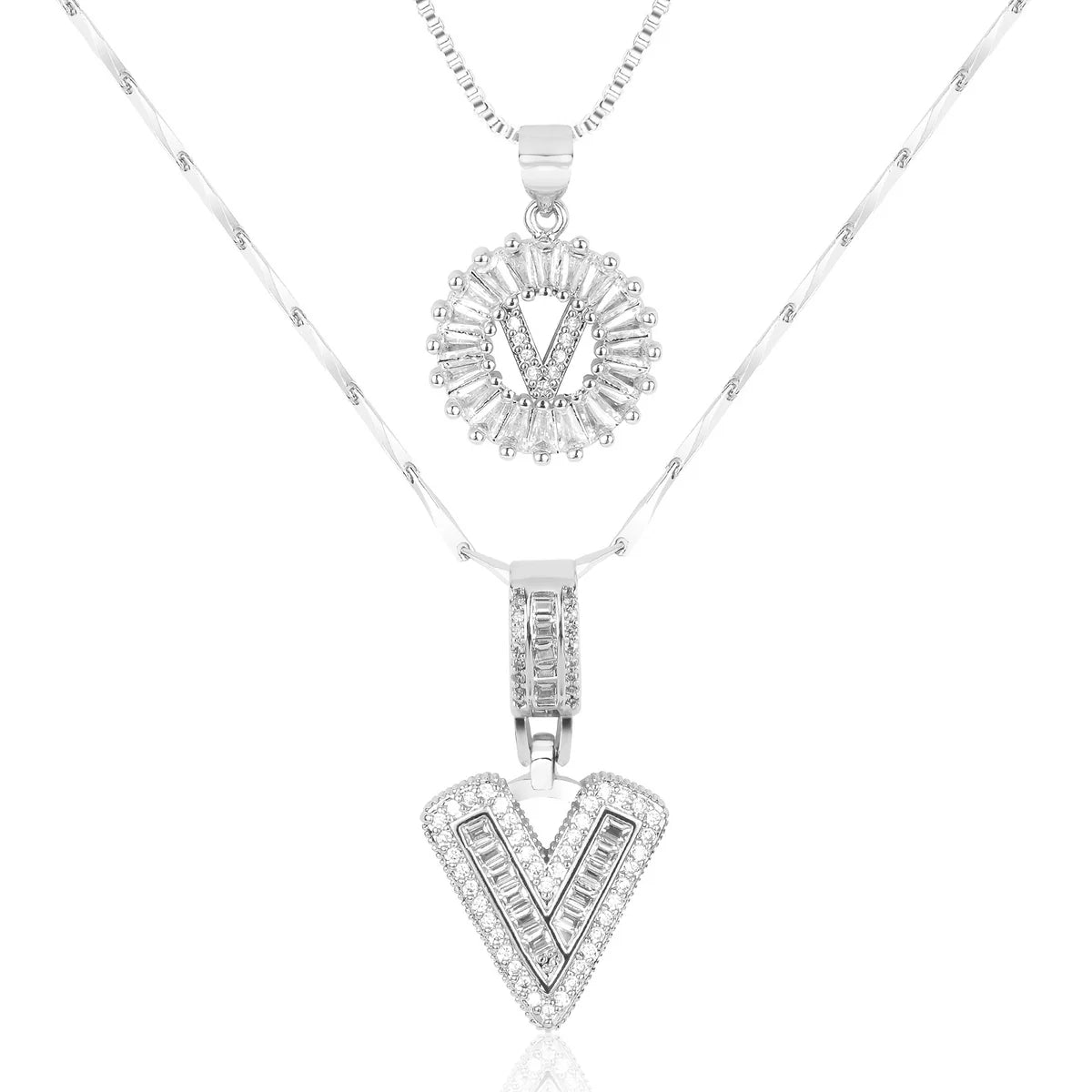 Colliers avec initiale en diamant