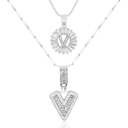Colliers avec initiale en diamant