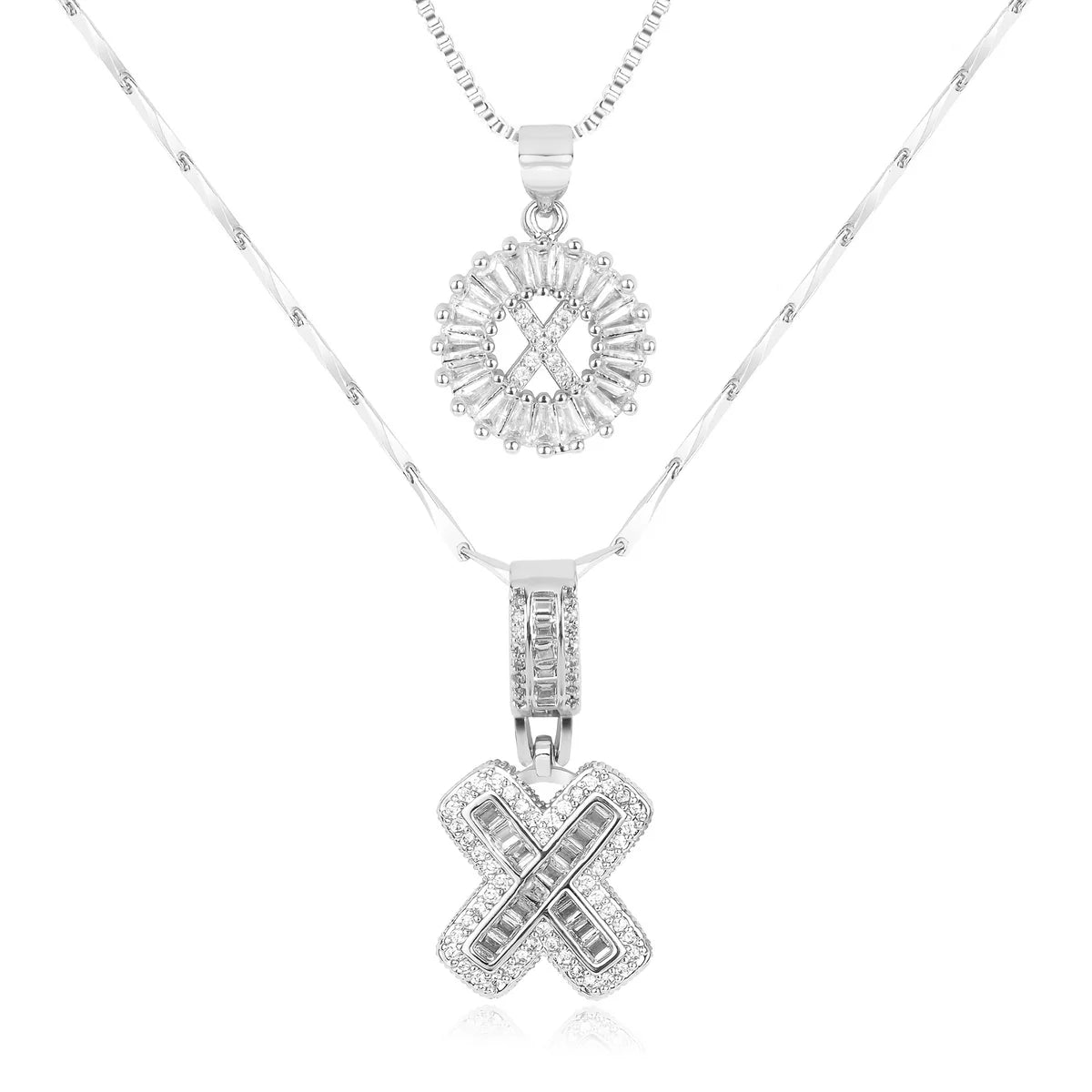 Colliers avec initiale en diamant