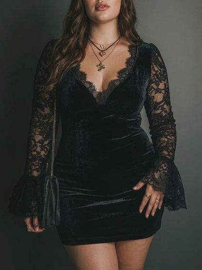 Aurelia – Robe Mini en Velours et Dentelle