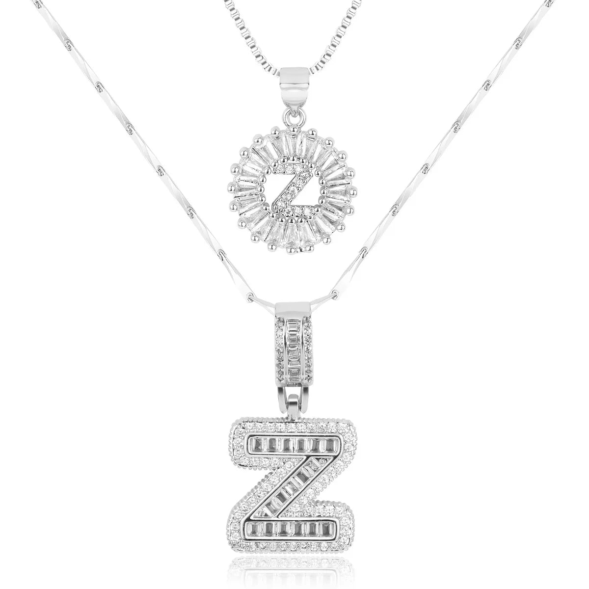 Colliers avec initiale en diamant