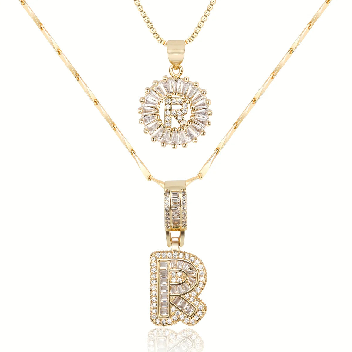 Colliers avec initiale en diamant
