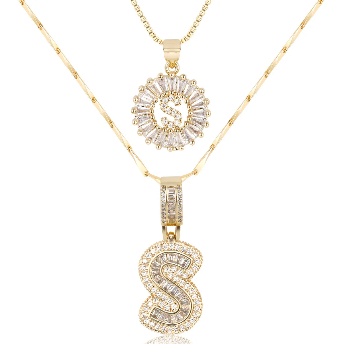 Colliers avec initiale en diamant
