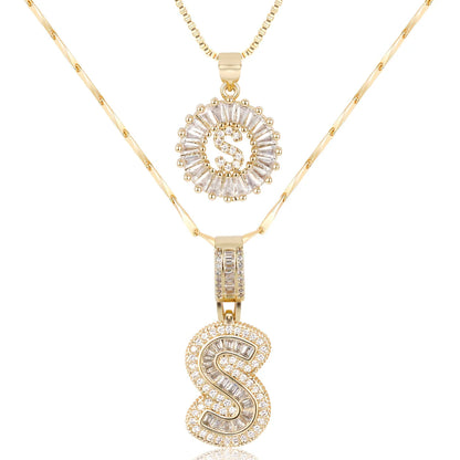 Colliers avec initiale en diamant