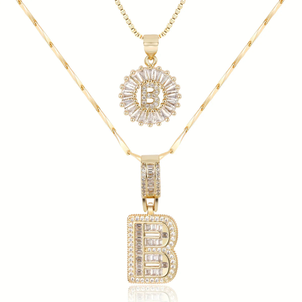 Colliers avec initiale en diamant