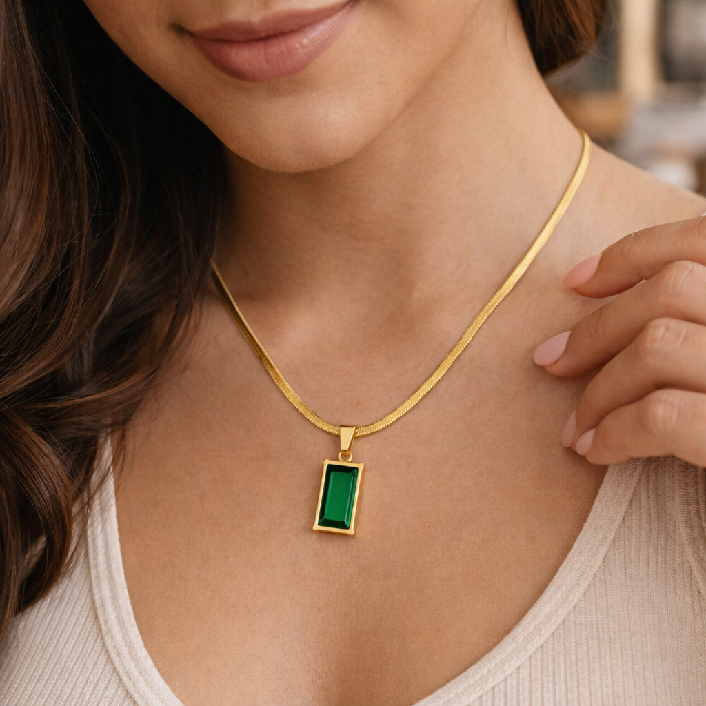 Parure Collier et Boucles d’Oreilles Pierre Verte