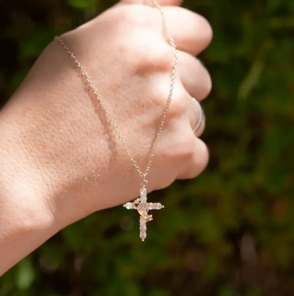 Collier Croix Couronne Élégante