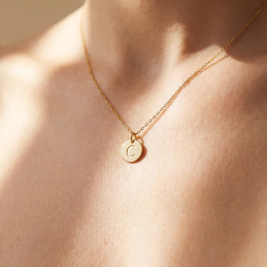 Collier médaille initiale